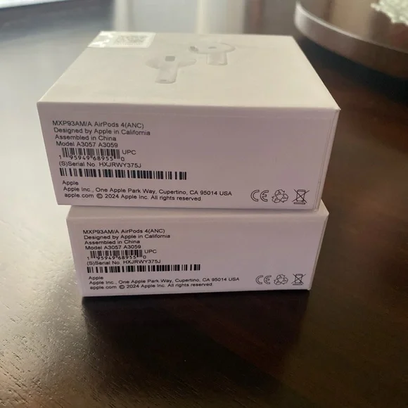 Apple AirPods 4 (ANC) 本体　保証書付き AirPods 4 本体アクティブノイズキャンセリング付